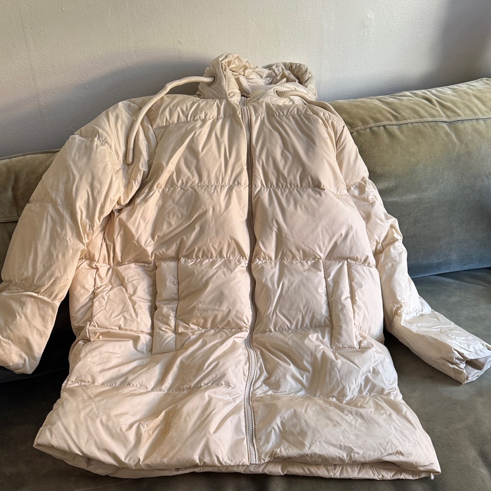 Zara Women's Beige Puffer Jacket